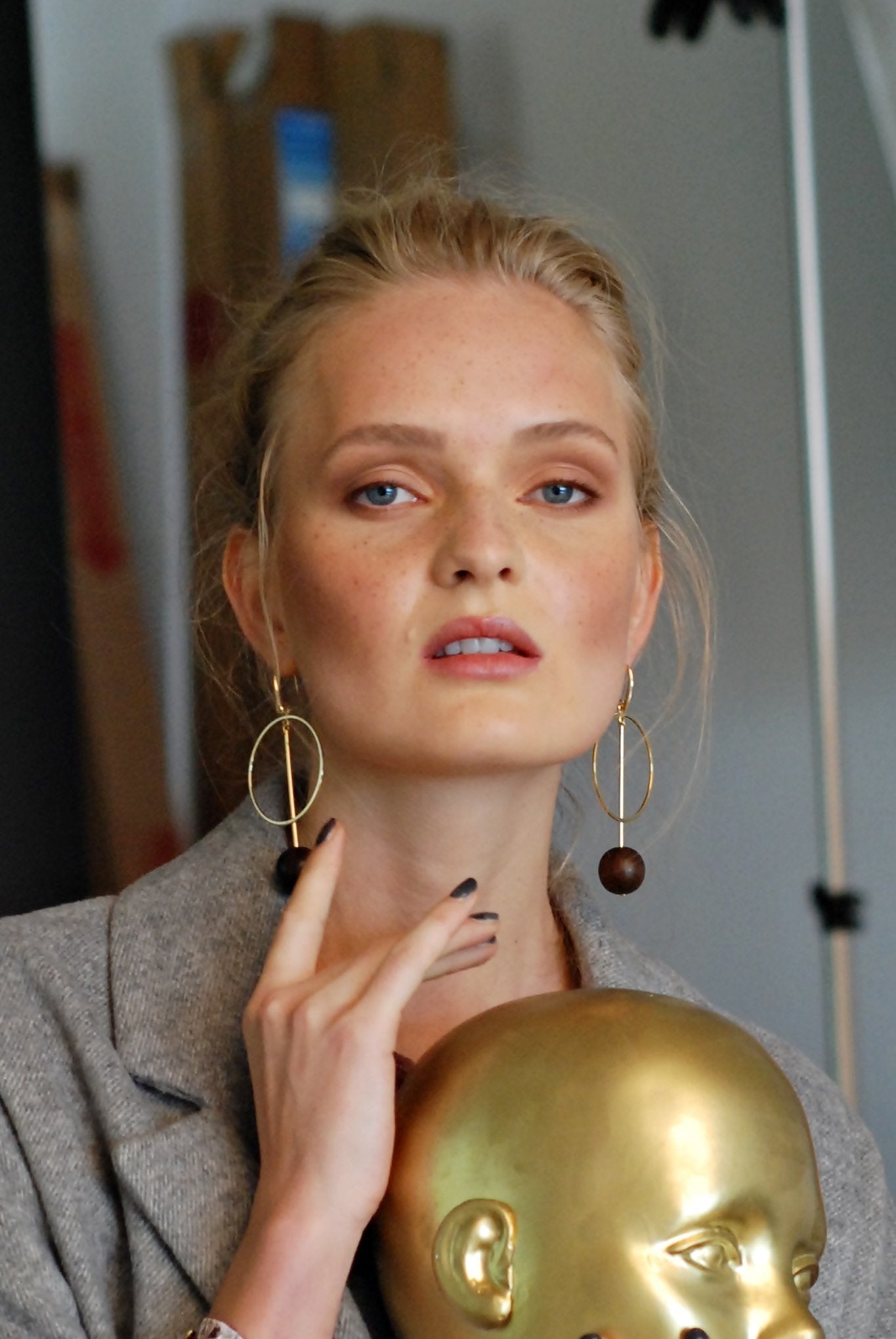 Sleek circular Earrings - Boutique Minimaliste has waterproof, durable, elegant and vintage inspired jewelry