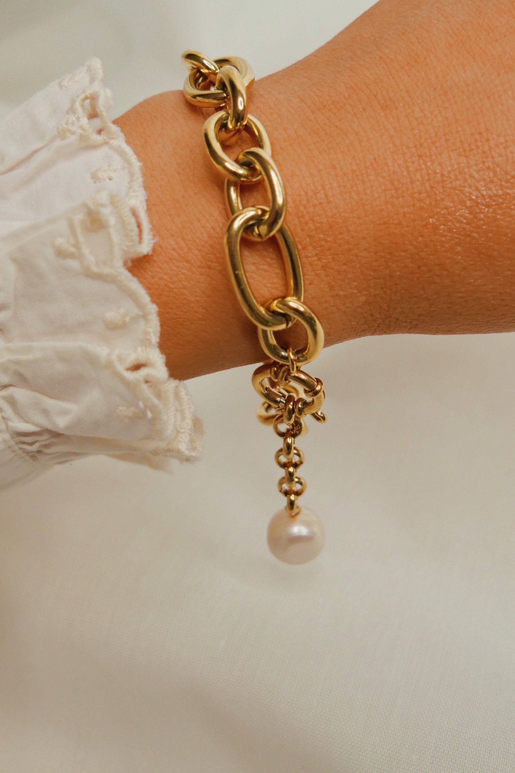 Sunlight Bracelet - Boutique Minimaliste has waterproof, durable, elegant and vintage inspired jewelry