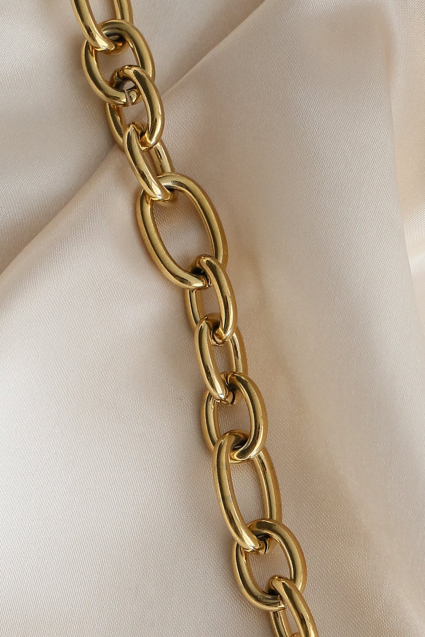 Sunlight Bracelet - Boutique Minimaliste has waterproof, durable, elegant and vintage inspired jewelry