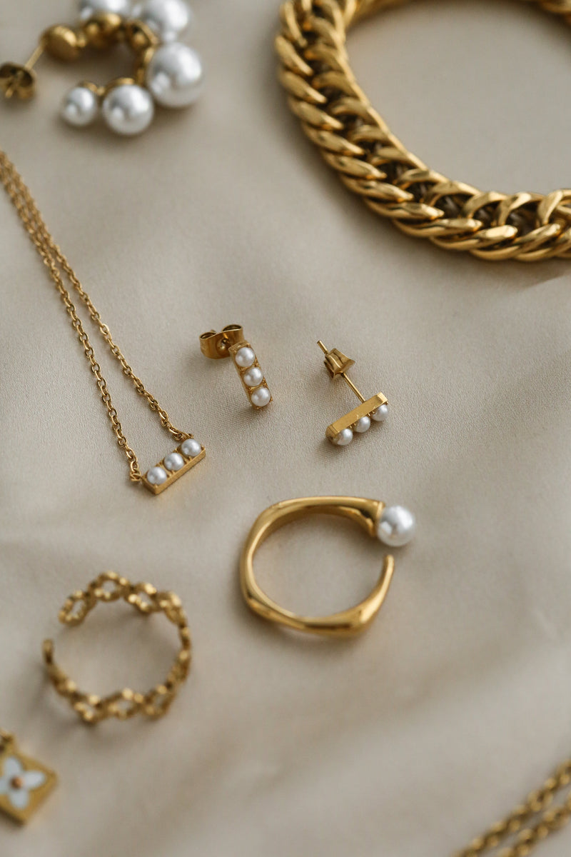 Teresa Studs - Boutique Minimaliste has waterproof, durable, elegant and vintage inspired jewelry