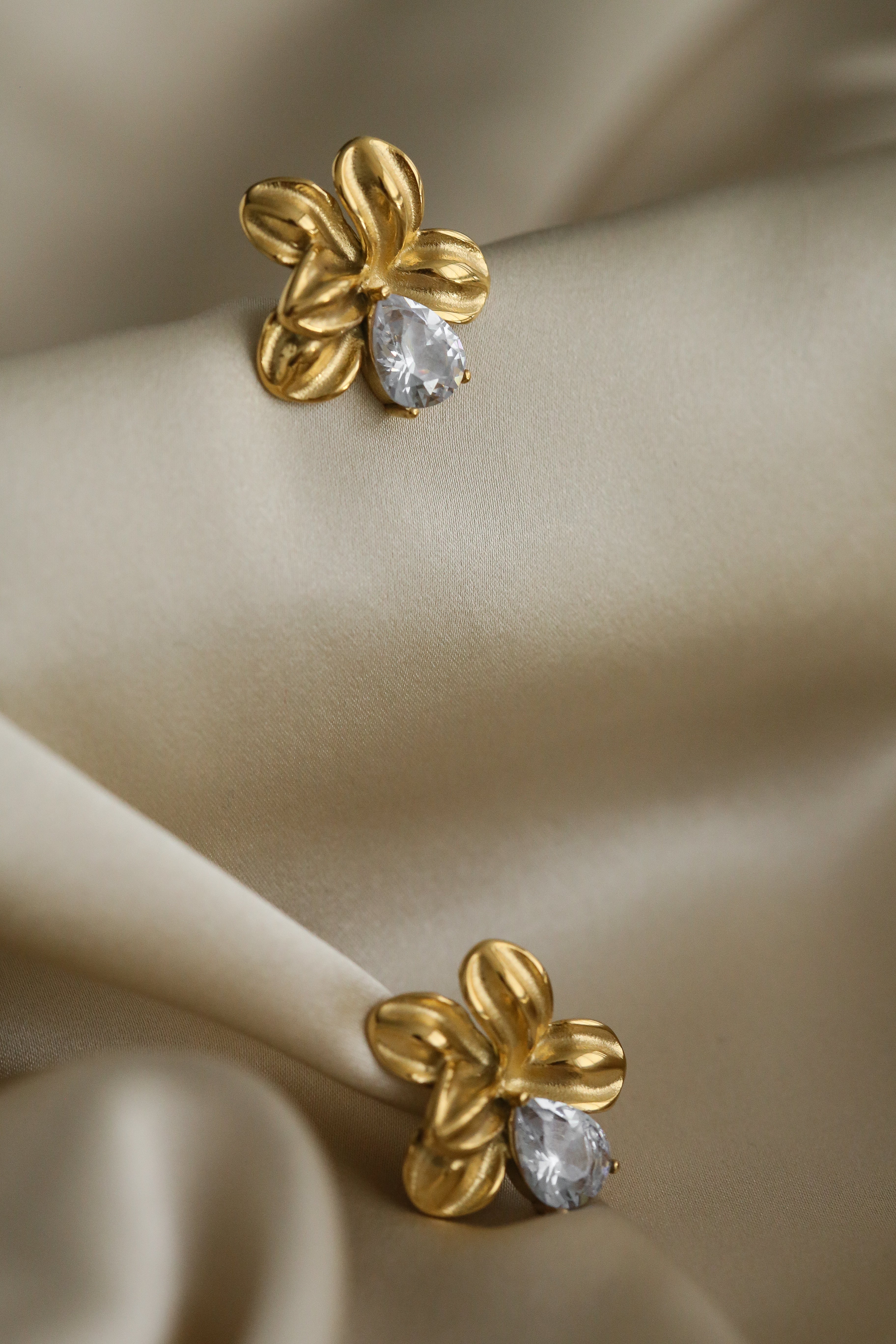 Terry Earrings - Boutique Minimaliste has waterproof, durable, elegant and vintage inspired jewelry