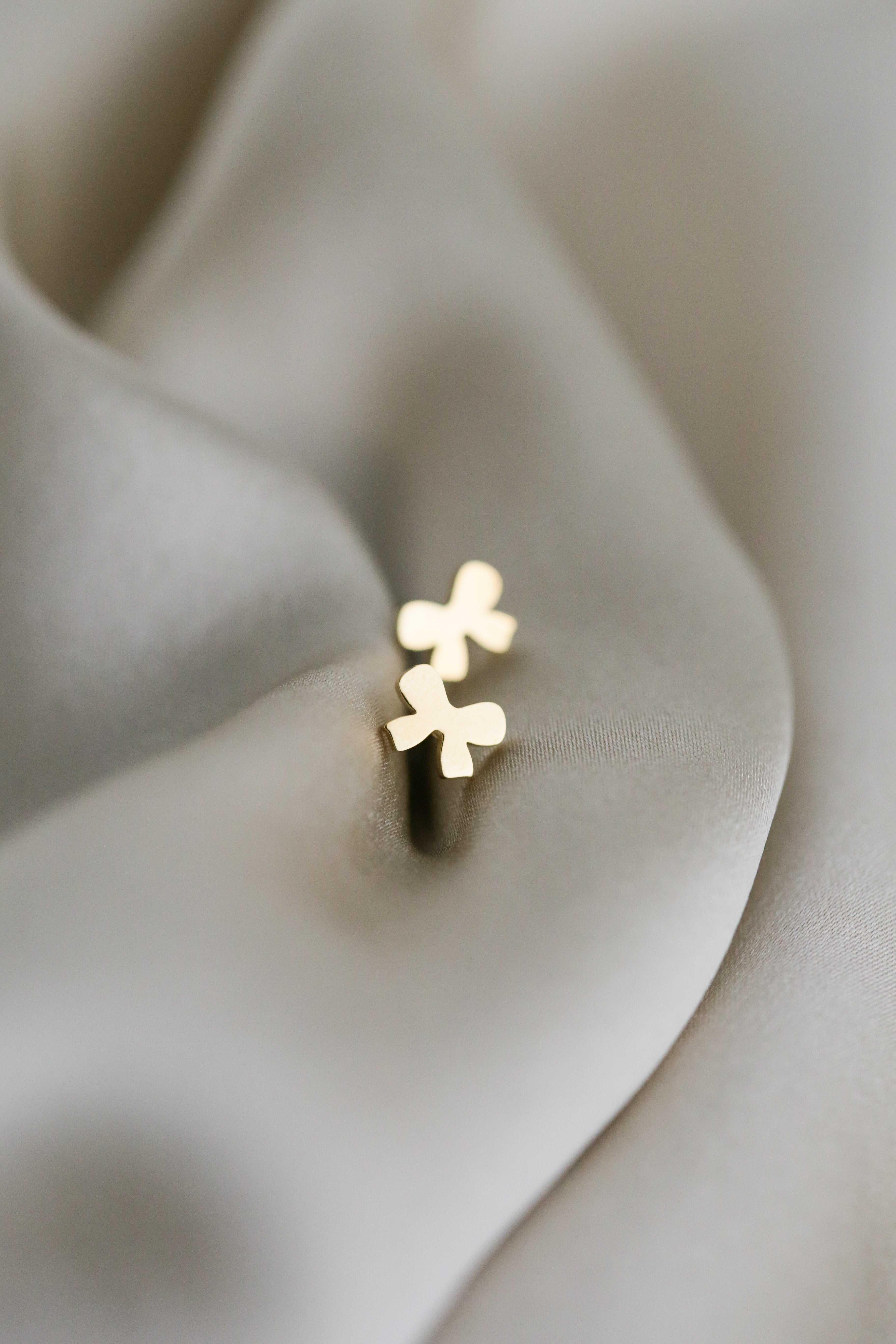 The Heart - Bow Studs - Boutique Minimaliste has waterproof, durable, elegant and vintage inspired jewelry