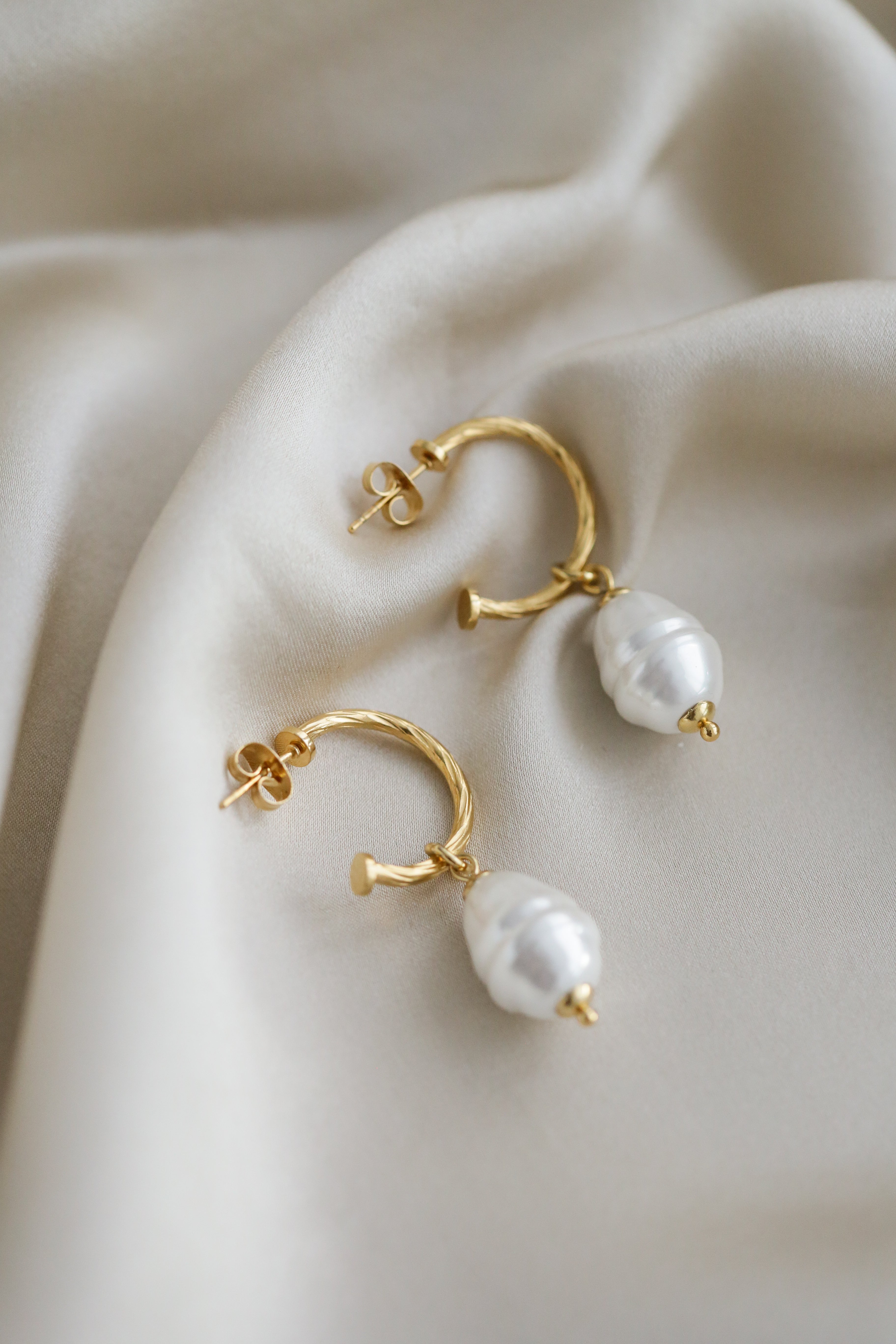 The Heart - Pearl Hoops - Boutique Minimaliste has waterproof, durable, elegant and vintage inspired jewelry