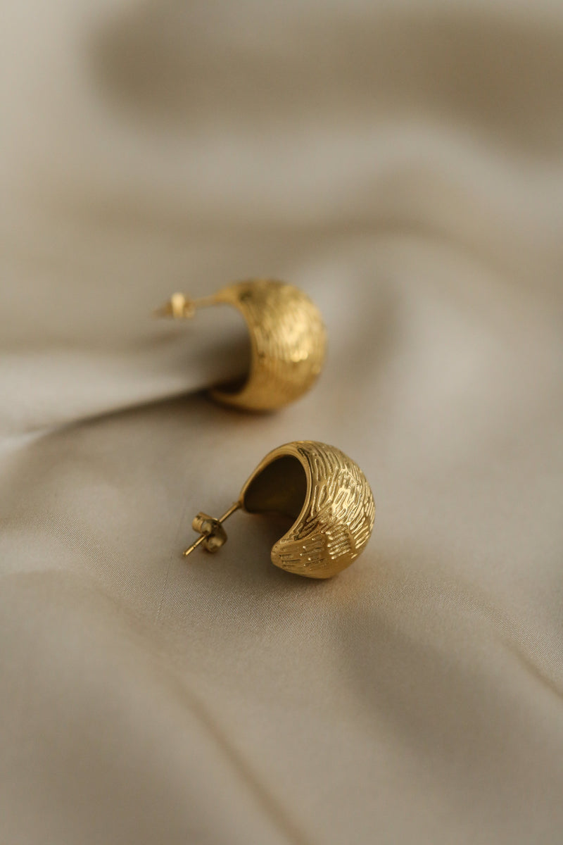 Thibault Hoops - Boutique Minimaliste has waterproof, durable, elegant and vintage inspired jewelry