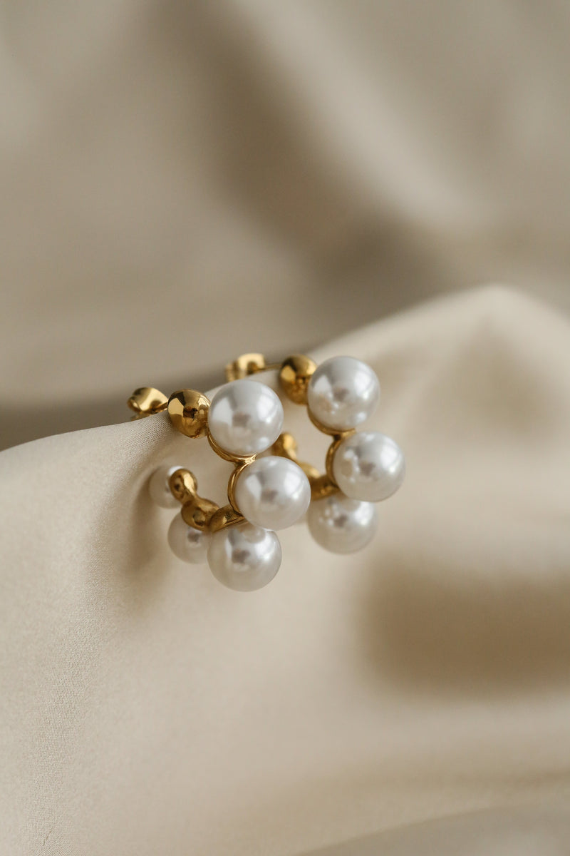 True Hoops - Boutique Minimaliste has waterproof, durable, elegant and vintage inspired jewelry