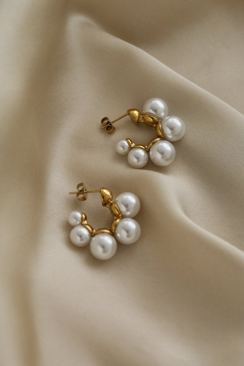 True Hoops - Boutique Minimaliste has waterproof, durable, elegant and vintage inspired jewelry