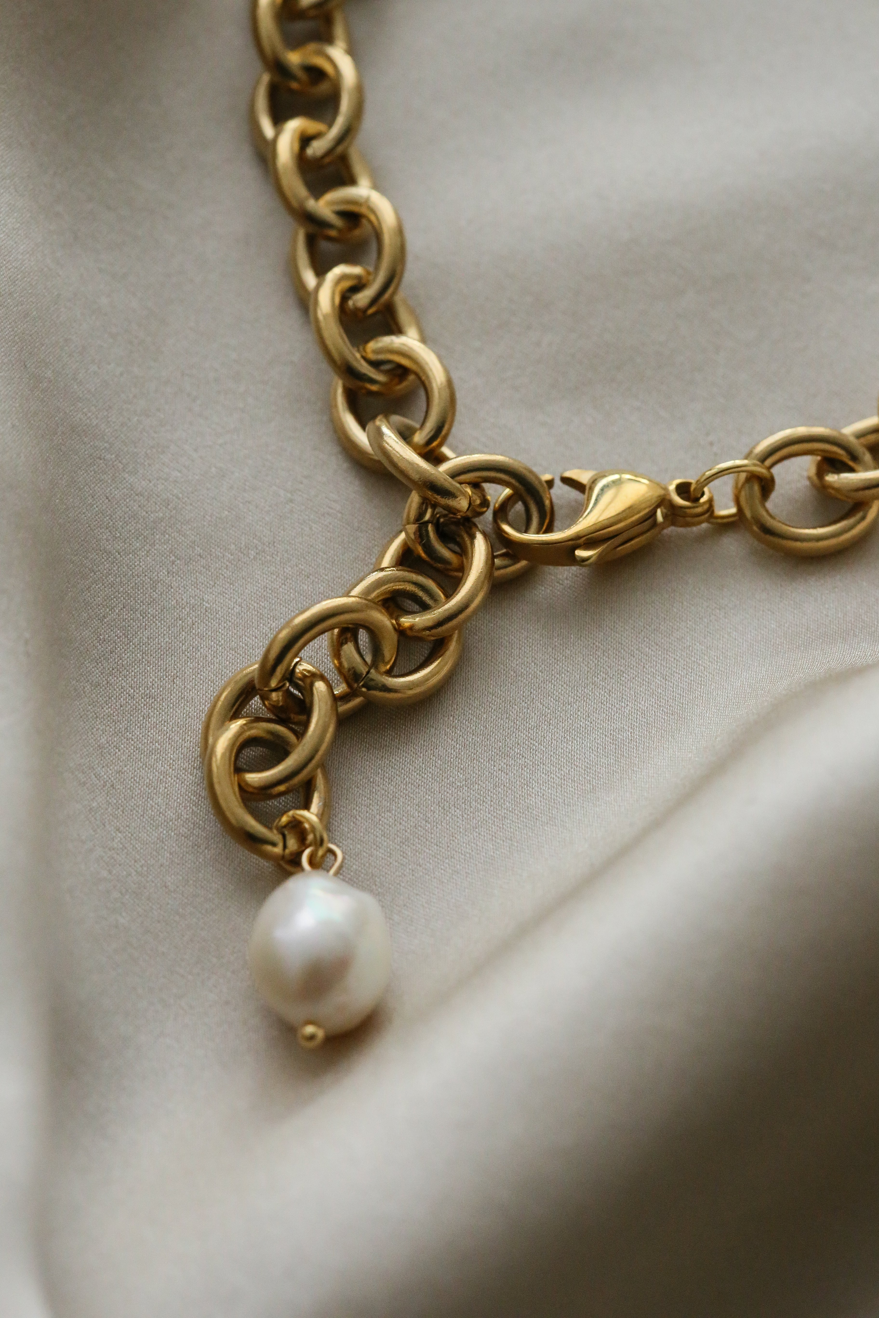 Vanessa Anklet - Boutique Minimaliste has waterproof, durable, elegant and vintage inspired jewelry