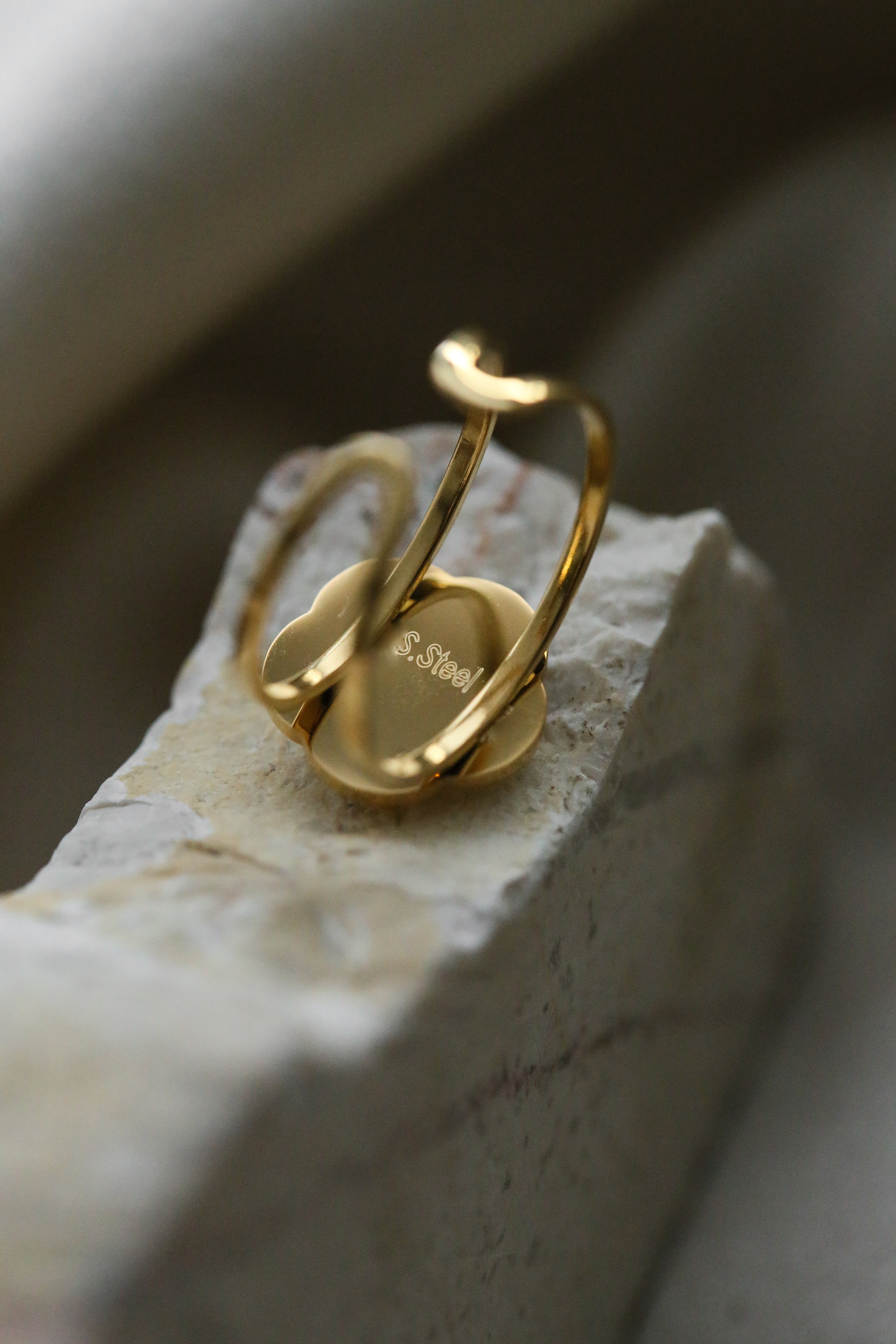 Venus Ring - Boutique Minimaliste has waterproof, durable, elegant and vintage inspired jewelry
