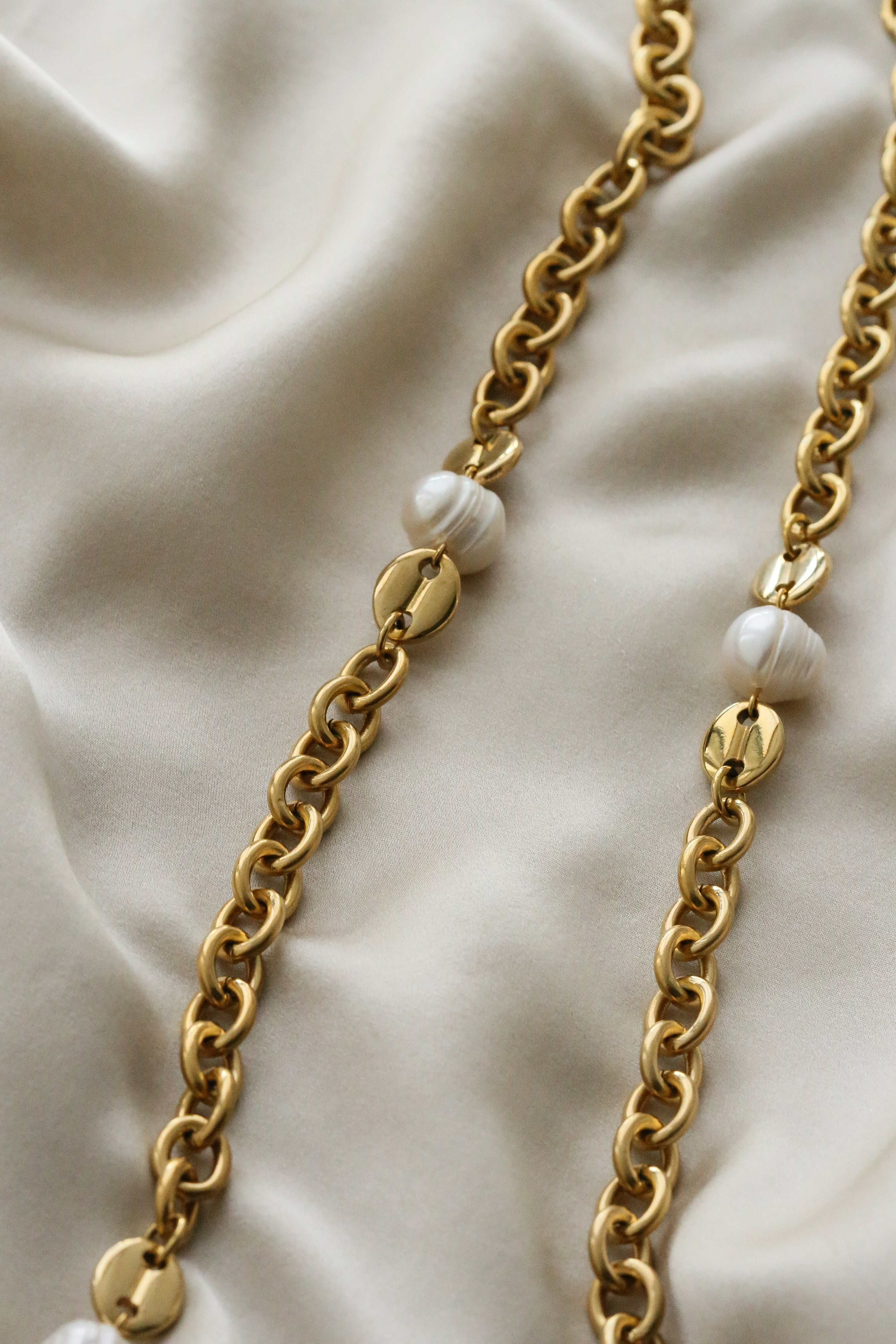Vera Long Necklace - Boutique Minimaliste has waterproof, durable, elegant and vintage inspired jewelry