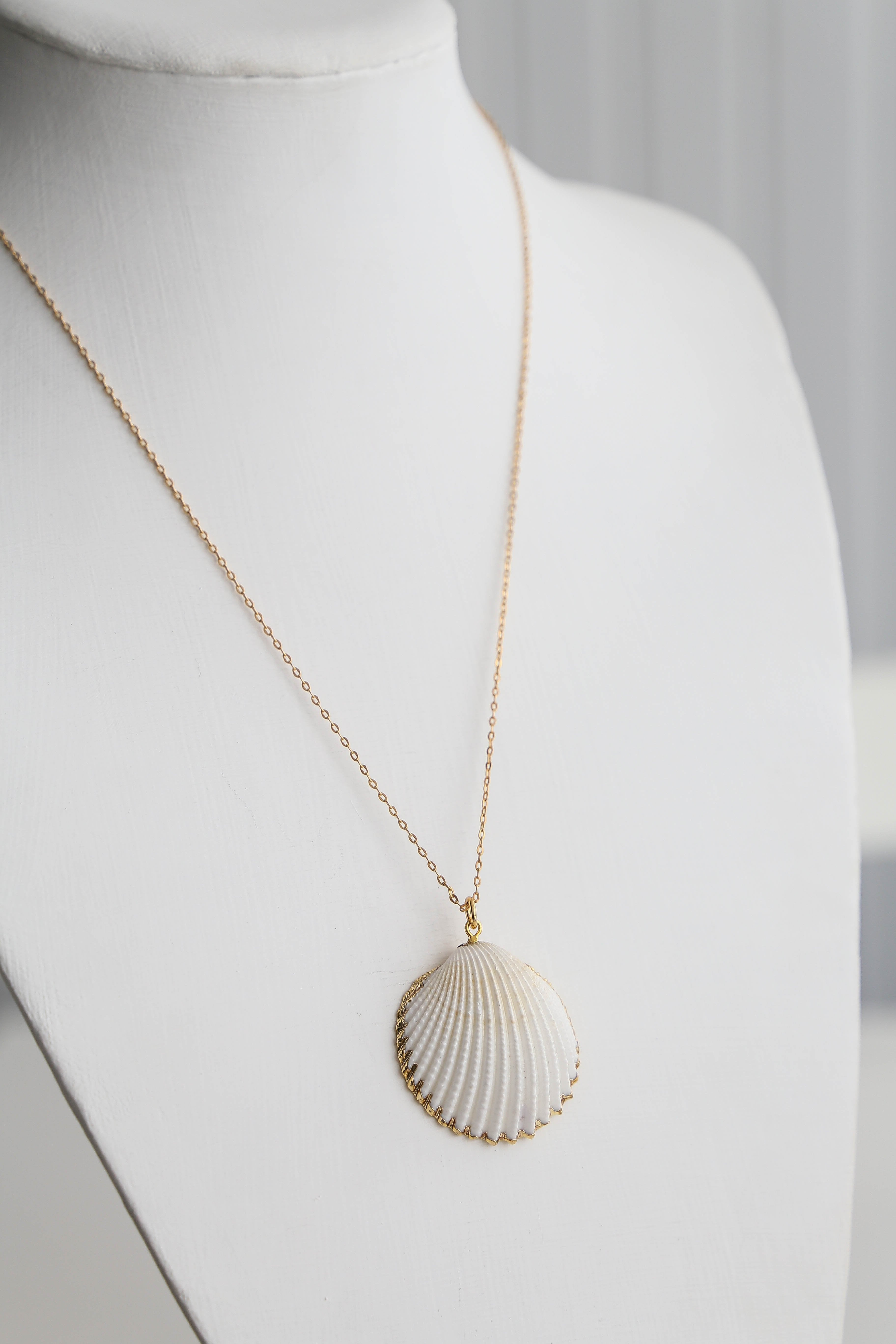 White & Gold Necklace - Boutique Minimaliste has waterproof, durable, elegant and vintage inspired jewelry