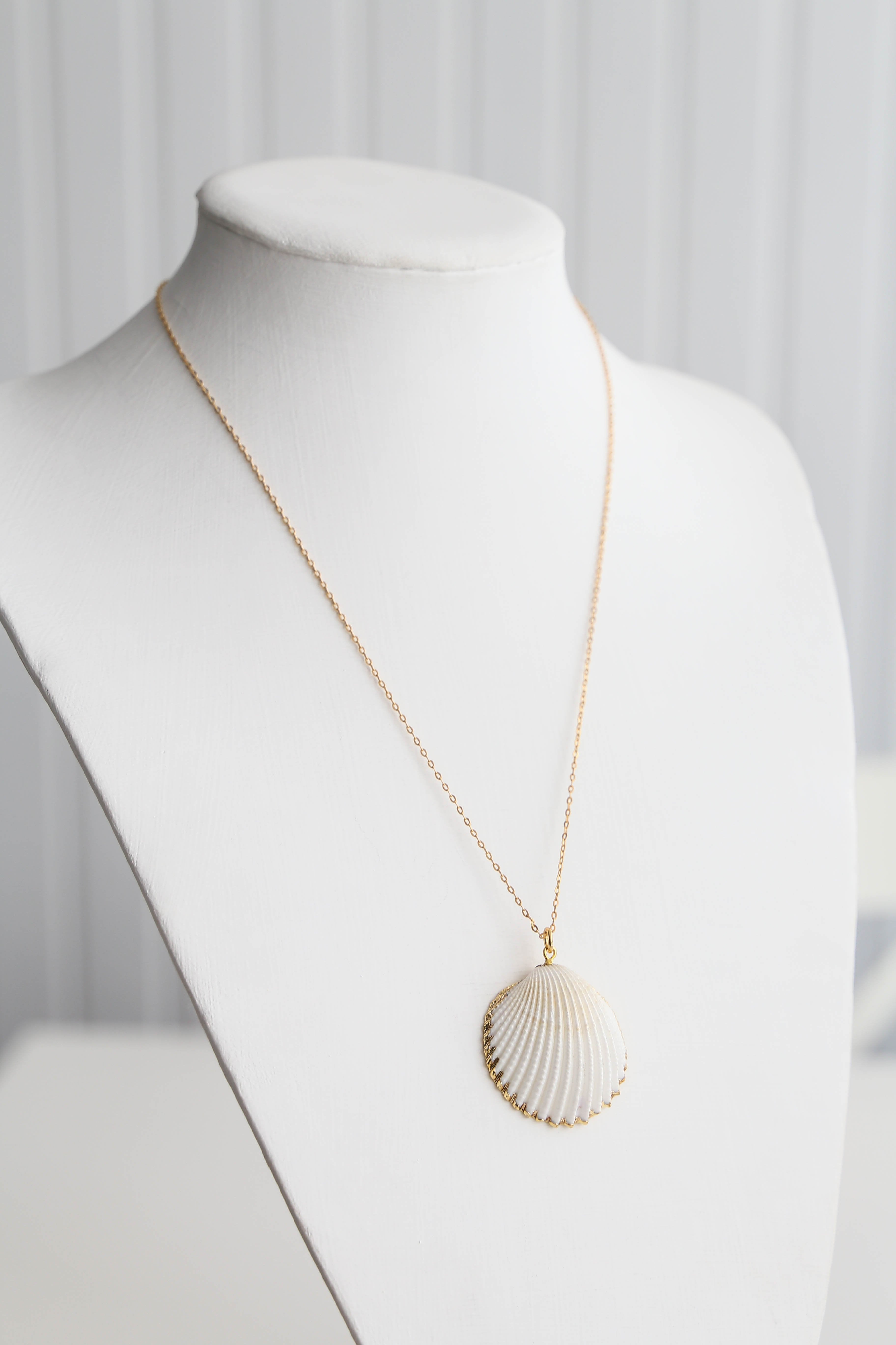 White & Gold Shell Necklace - has waterproof, durable, elegant and vintage inspired jewelry
