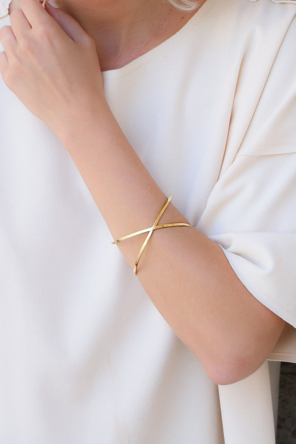 X Cuff - Boutique Minimaliste has waterproof, durable, elegant and vintage inspired jewelry