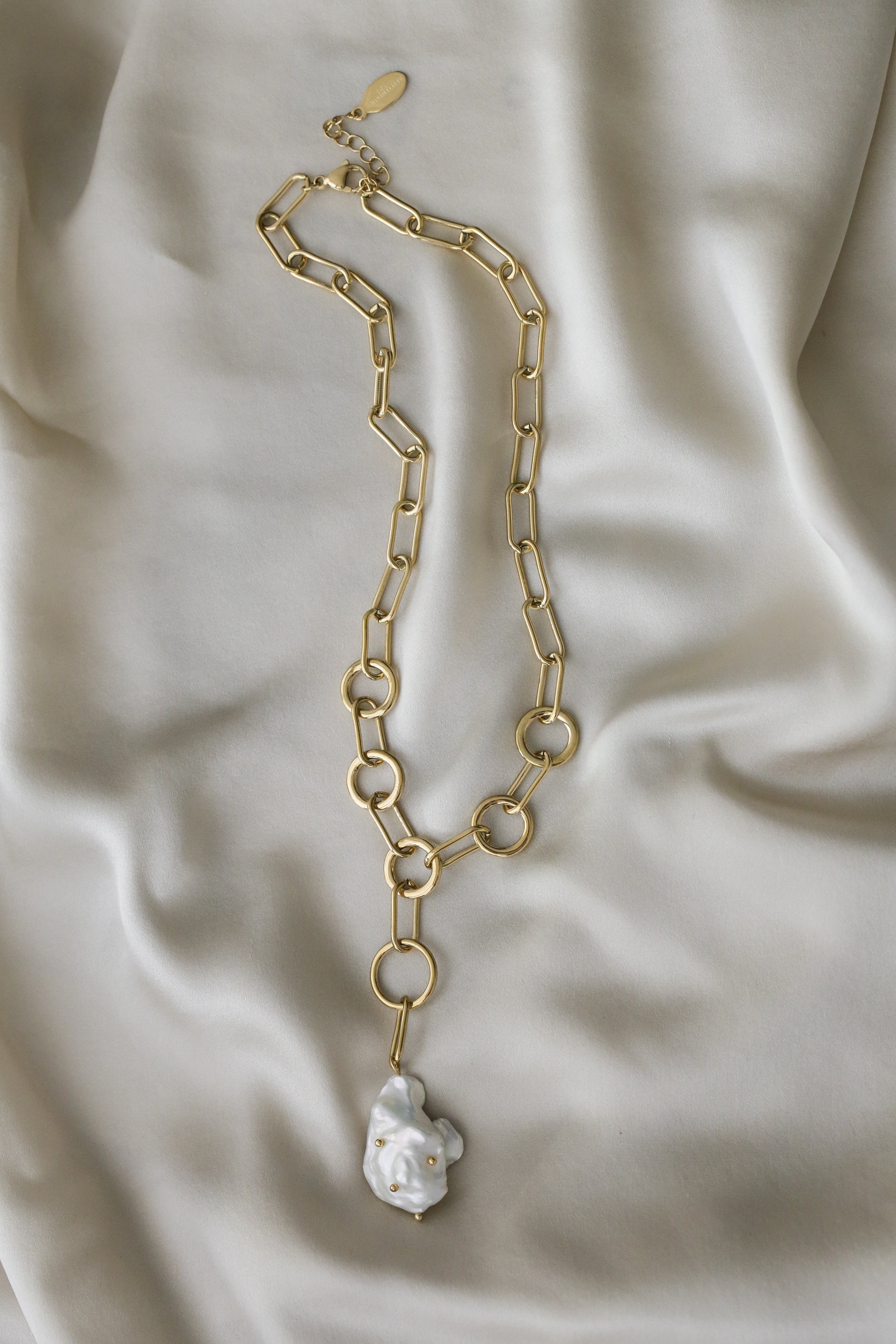 Xaria Necklace - Boutique Minimaliste has waterproof, durable, elegant and vintage inspired jewelry