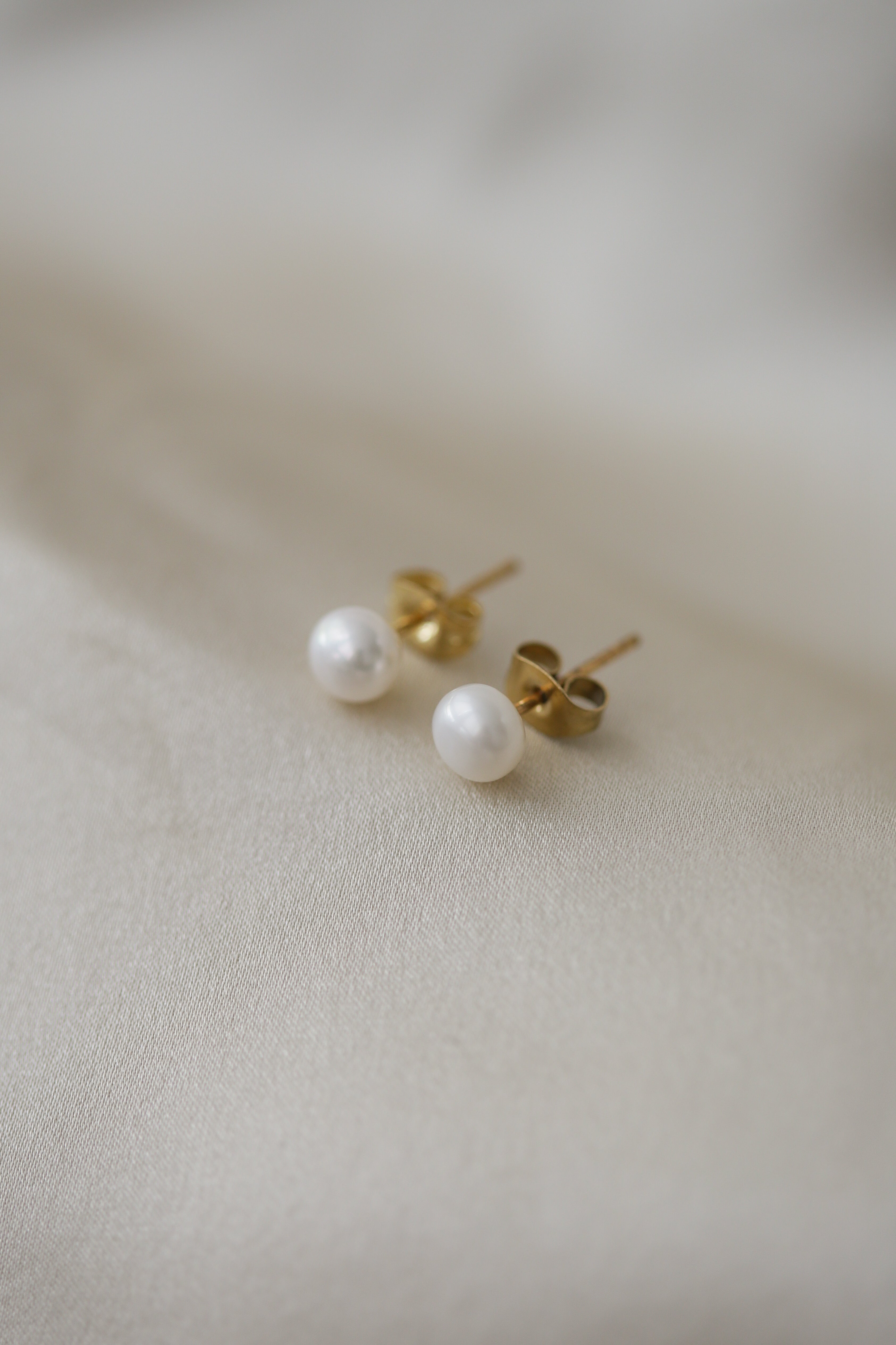 Xia Studs - Boutique Minimaliste has waterproof, durable, elegant and vintage inspired jewelry